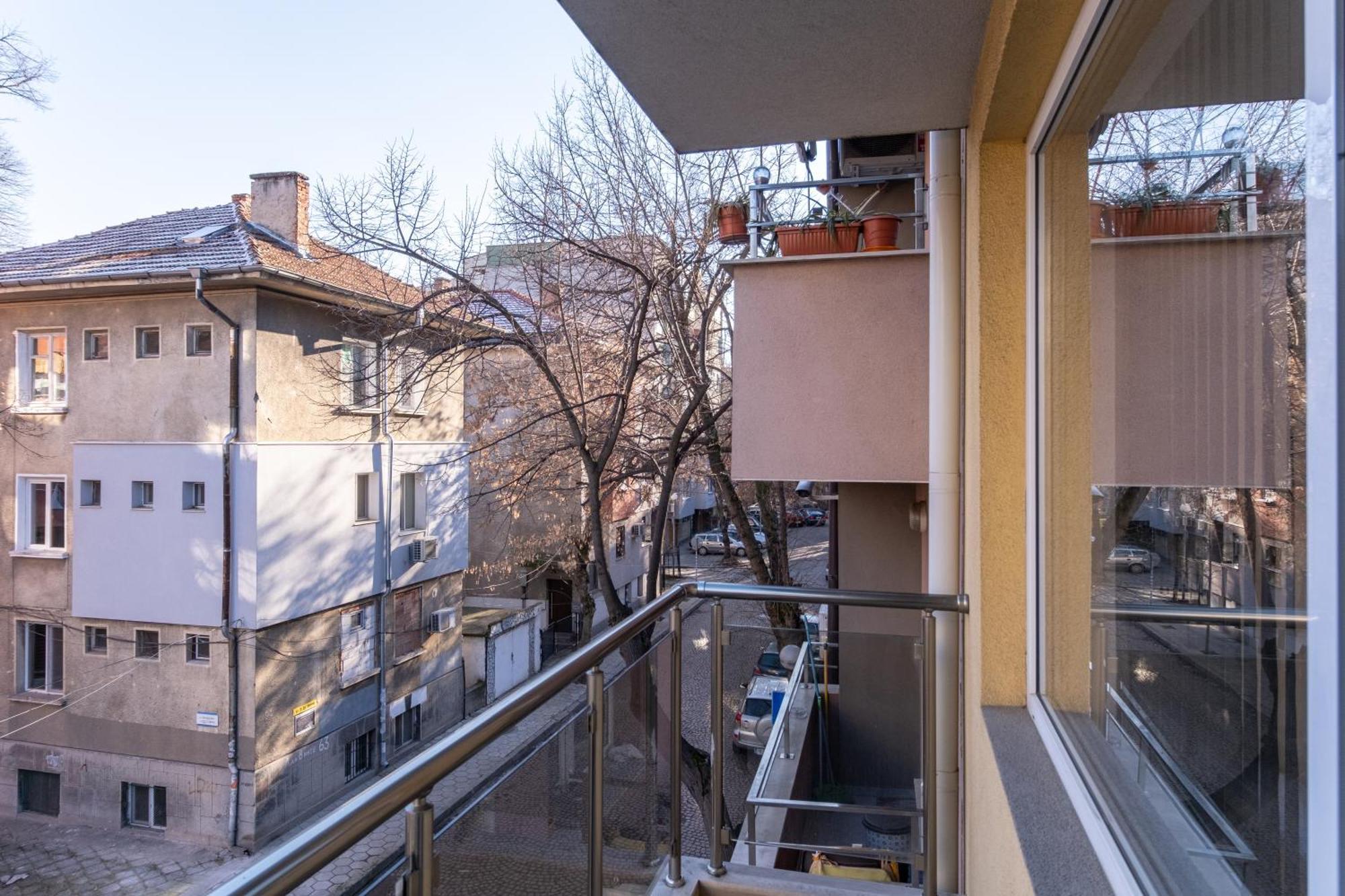 Comfortable 2Br Urban Getaway In City Center Пловдив Экстерьер фото