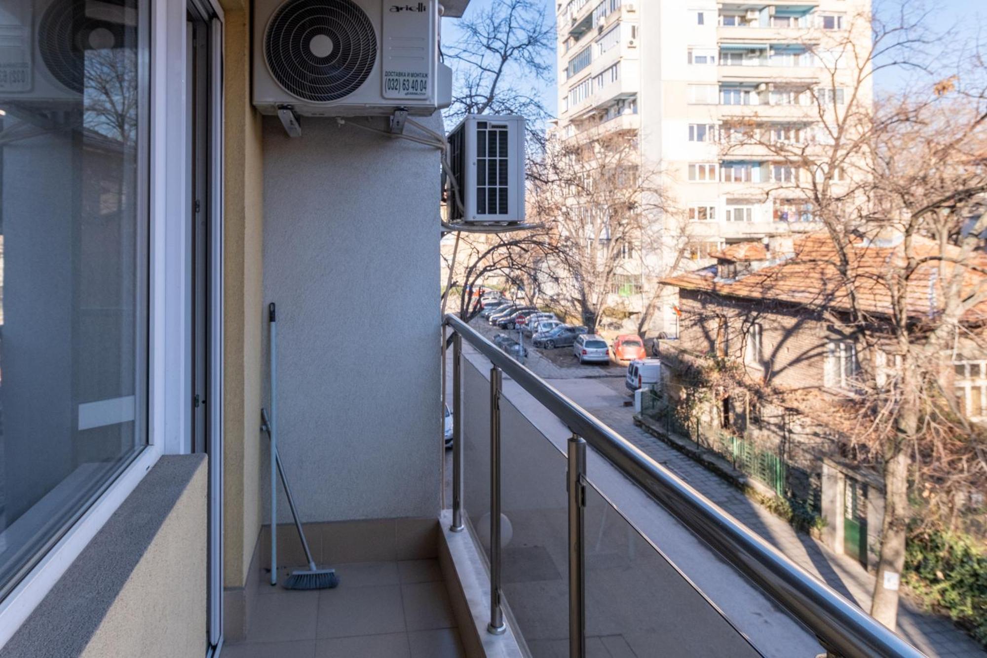 Comfortable 2Br Urban Getaway In City Center Пловдив Экстерьер фото